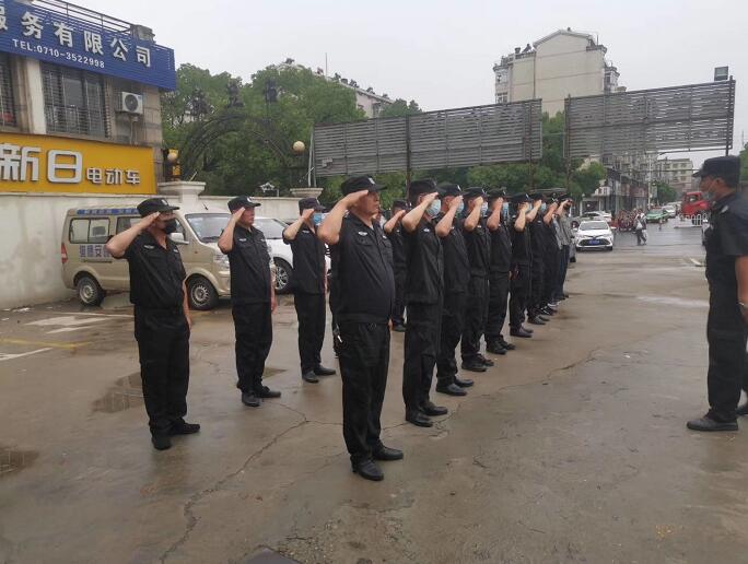 戶外小區(qū)物業(yè)保安夏天**防暑降溫小常識(shí)！趕緊收藏把！