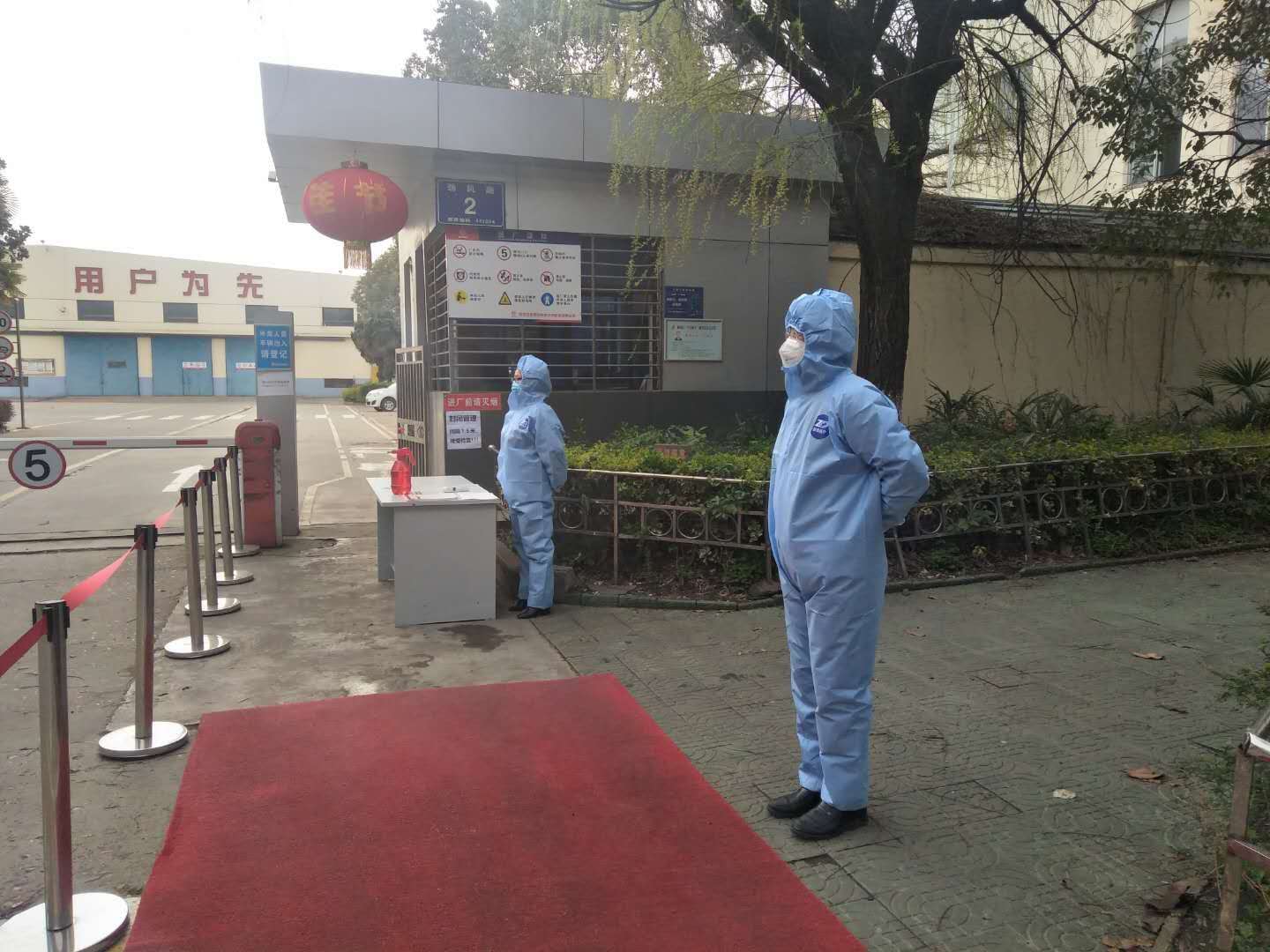 2020年疫情期間，湖北獵鷹保安公司疫情防控現(xiàn)場