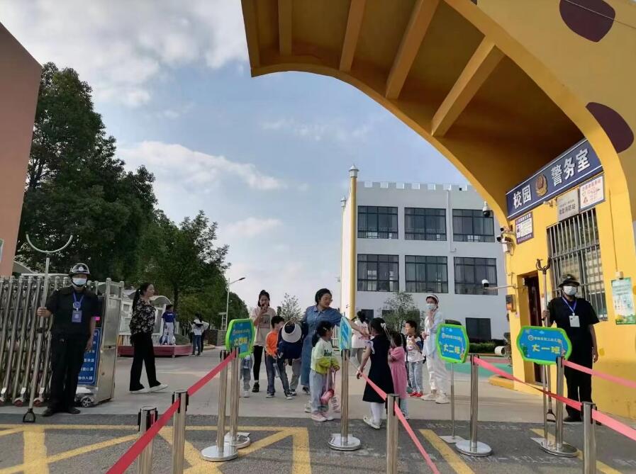 獵鷹保安為棗陽(yáng)市鹿頭鎮(zhèn)吉河小學(xué)保駕護(hù)航