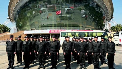 2023襄陽馬拉松在我市諸葛亮廣場激情開跑啦！