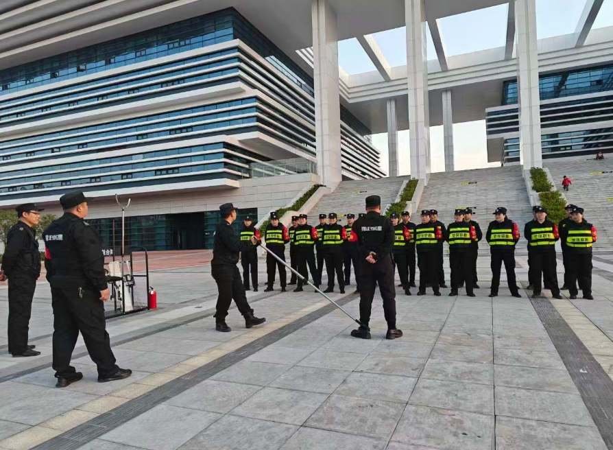 3月19日，湖北獵鷹保安服務(wù)有限公司棗陽(yáng)分公司在七館合一開(kāi)展專項(xiàng)培訓(xùn)