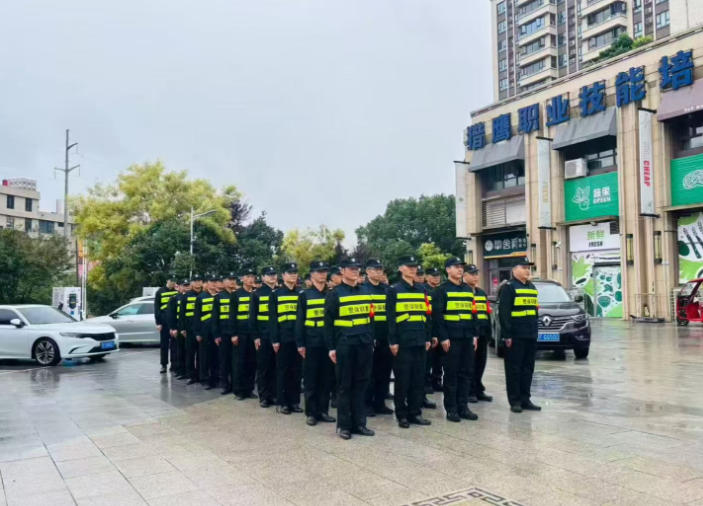 大型戶(hù)外活動(dòng)保安如何應(yīng)對(duì)突發(fā)風(fēng)險(xiǎn)？需與哪些團(tuán)隊(duì)協(xié)作？